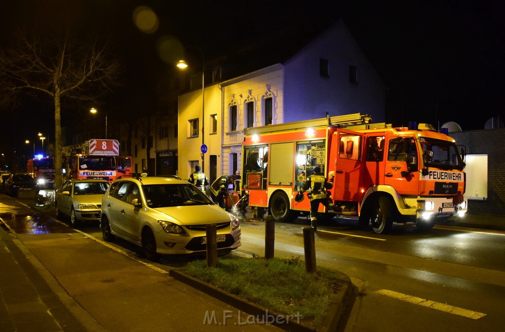 Feuer Hinterhof Garagen Koeln Hoehenberg Olpenerstr P167.JPG - Miklos Laubert